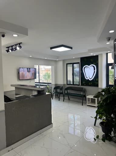 Muayenehane resepsiyon ve bekleme alanı